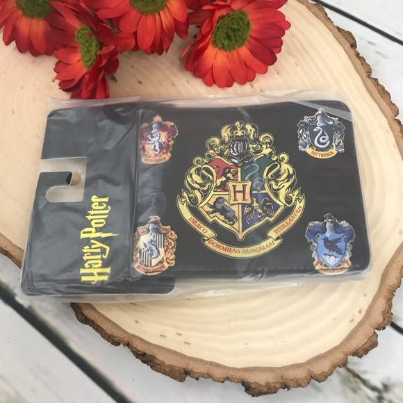 Harry Potter Hogwarts House Crest Wallet - Picture 6 of 6